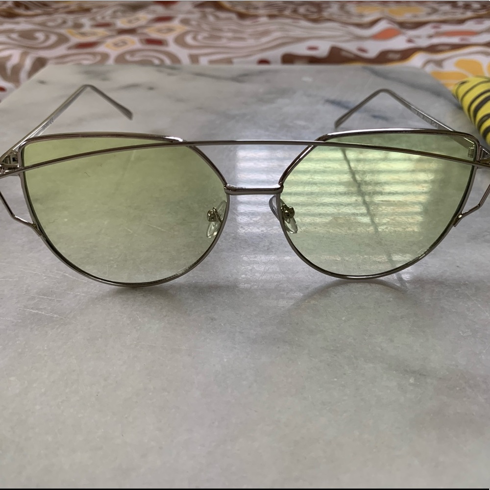 Tinted Lens Geometric Sunglasses🐯 - Picture 2 of 6